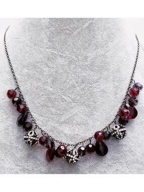 Elegant Beaded Necklace with Red and Black Faceted Beads